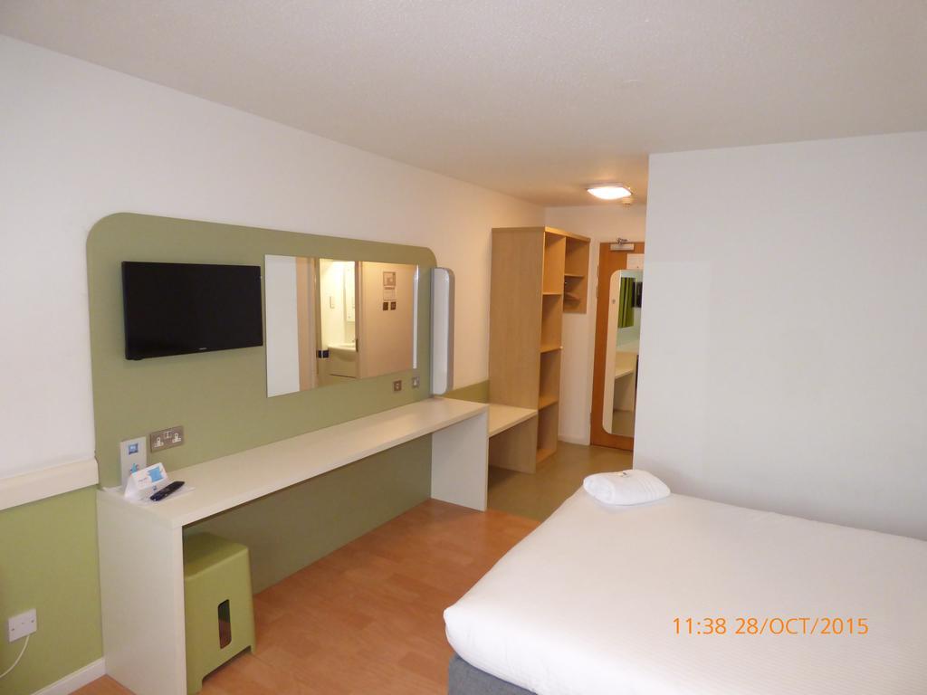 Warrington Motel, J20 M6 Lymm Services المظهر الخارجي الصورة