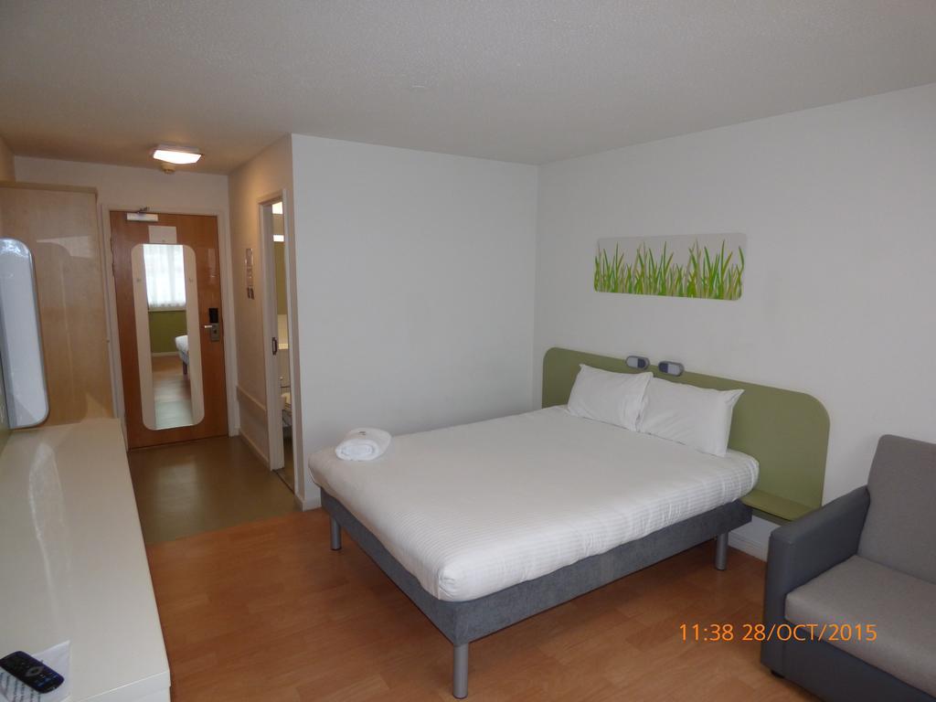 Warrington Motel, J20 M6 Lymm Services المظهر الخارجي الصورة