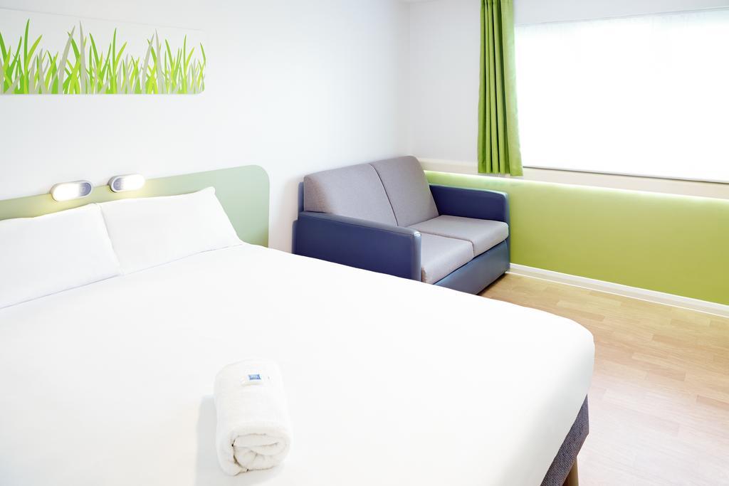 Warrington Motel, J20 M6 Lymm Services الغرفة الصورة