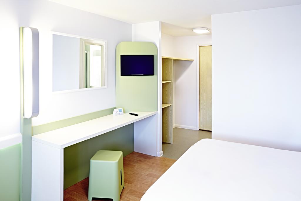 Warrington Motel, J20 M6 Lymm Services المظهر الخارجي الصورة
