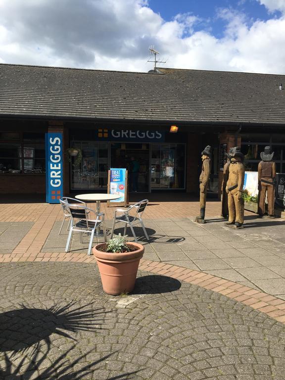 Warrington Motel, J20 M6 Lymm Services المظهر الخارجي الصورة