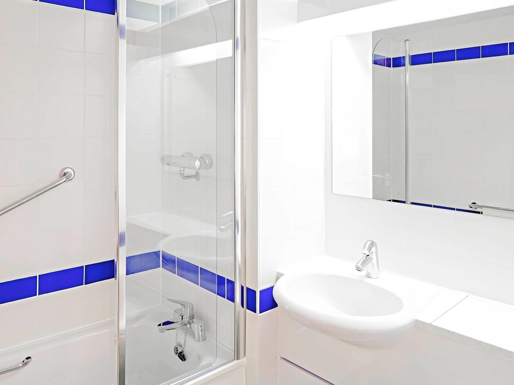 Warrington Motel, J20 M6 Lymm Services المظهر الخارجي الصورة