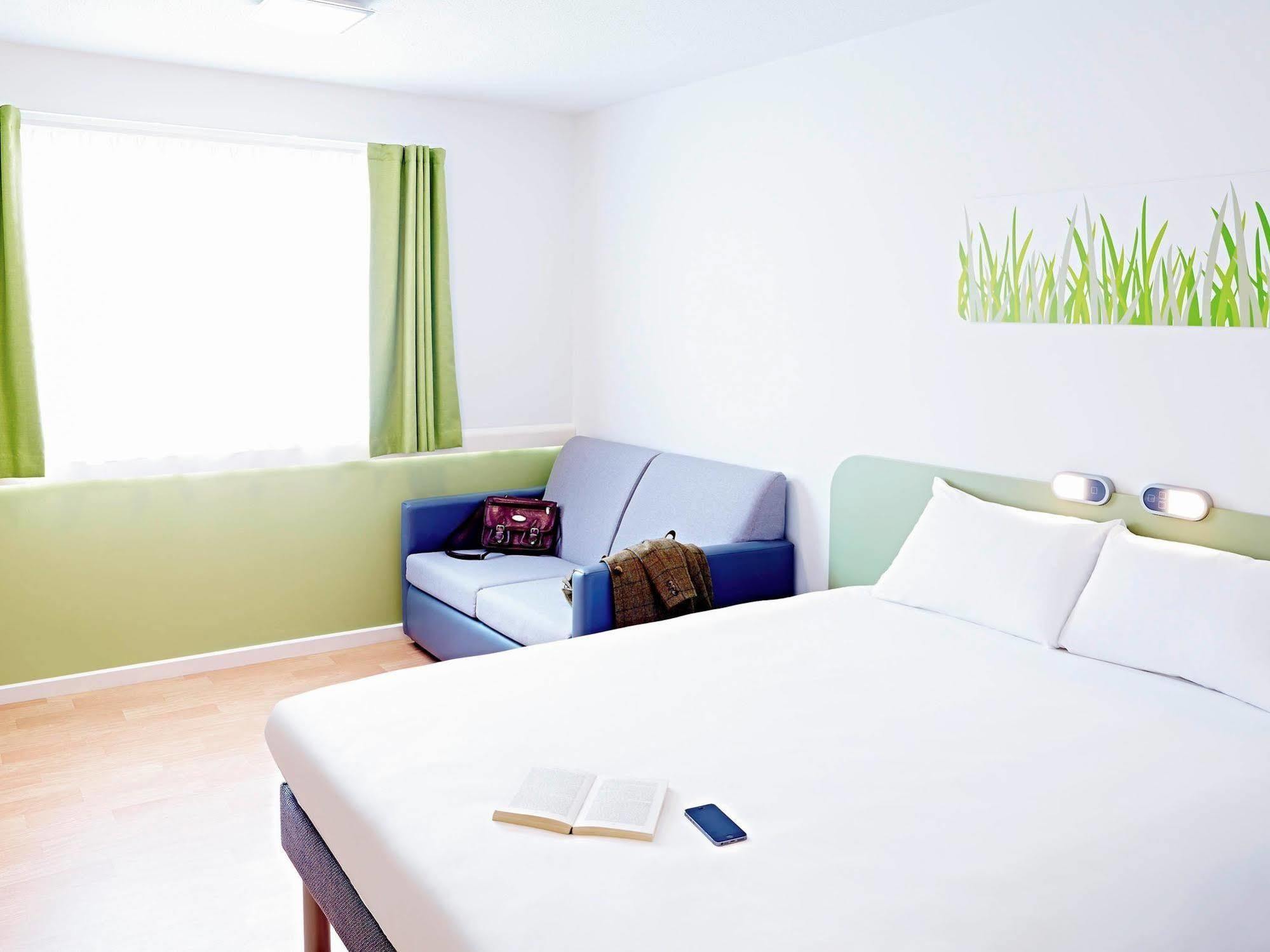 Warrington Motel, J20 M6 Lymm Services المظهر الخارجي الصورة