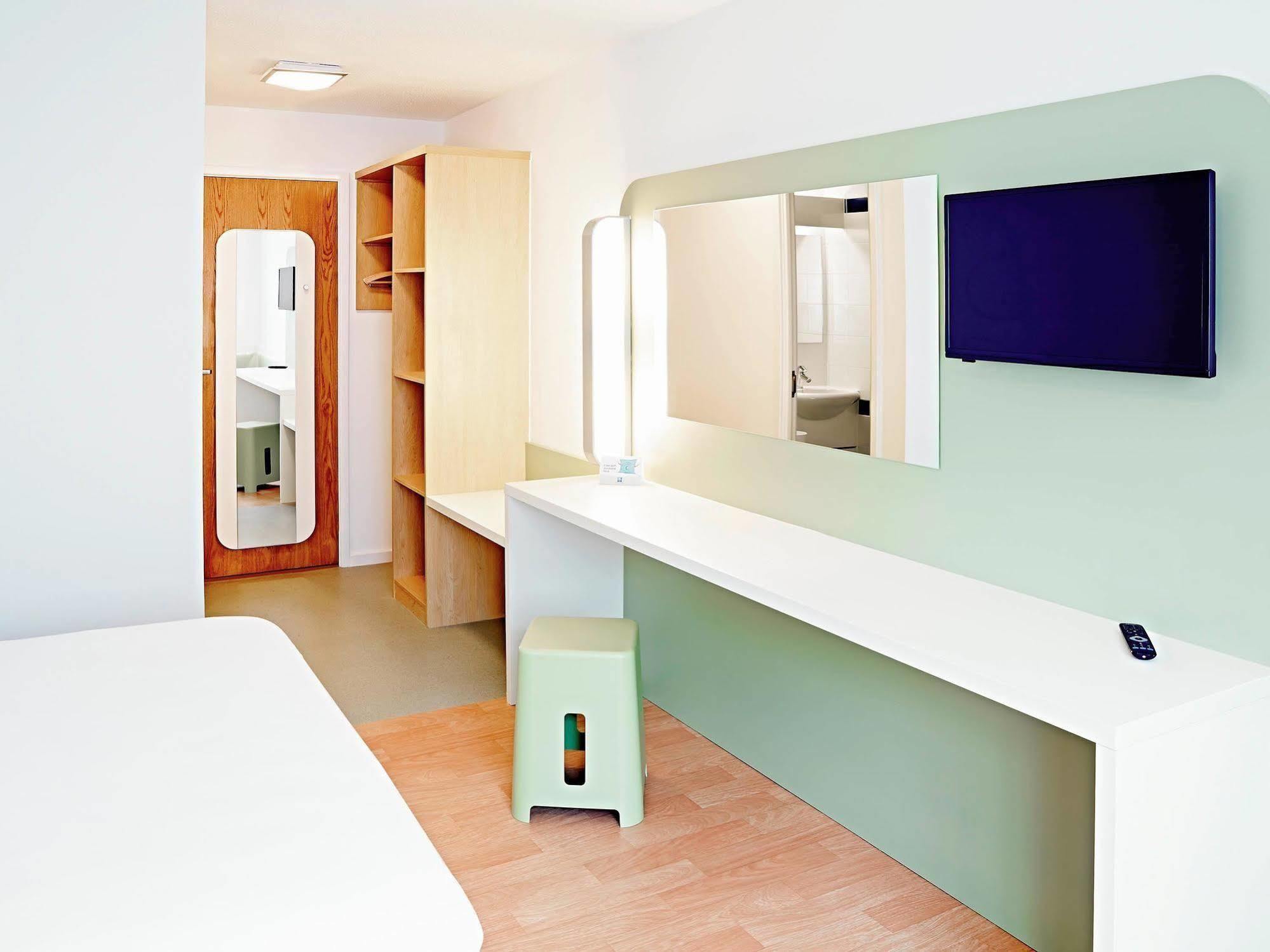 Warrington Motel, J20 M6 Lymm Services المظهر الخارجي الصورة
